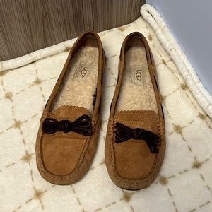 UGG MEENA MOCCASIN SIZE 8